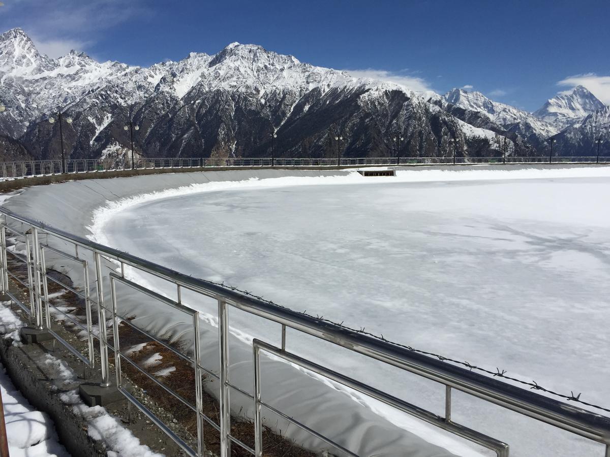 Clifftop Club Auli Joshīmath Exteriér fotografie