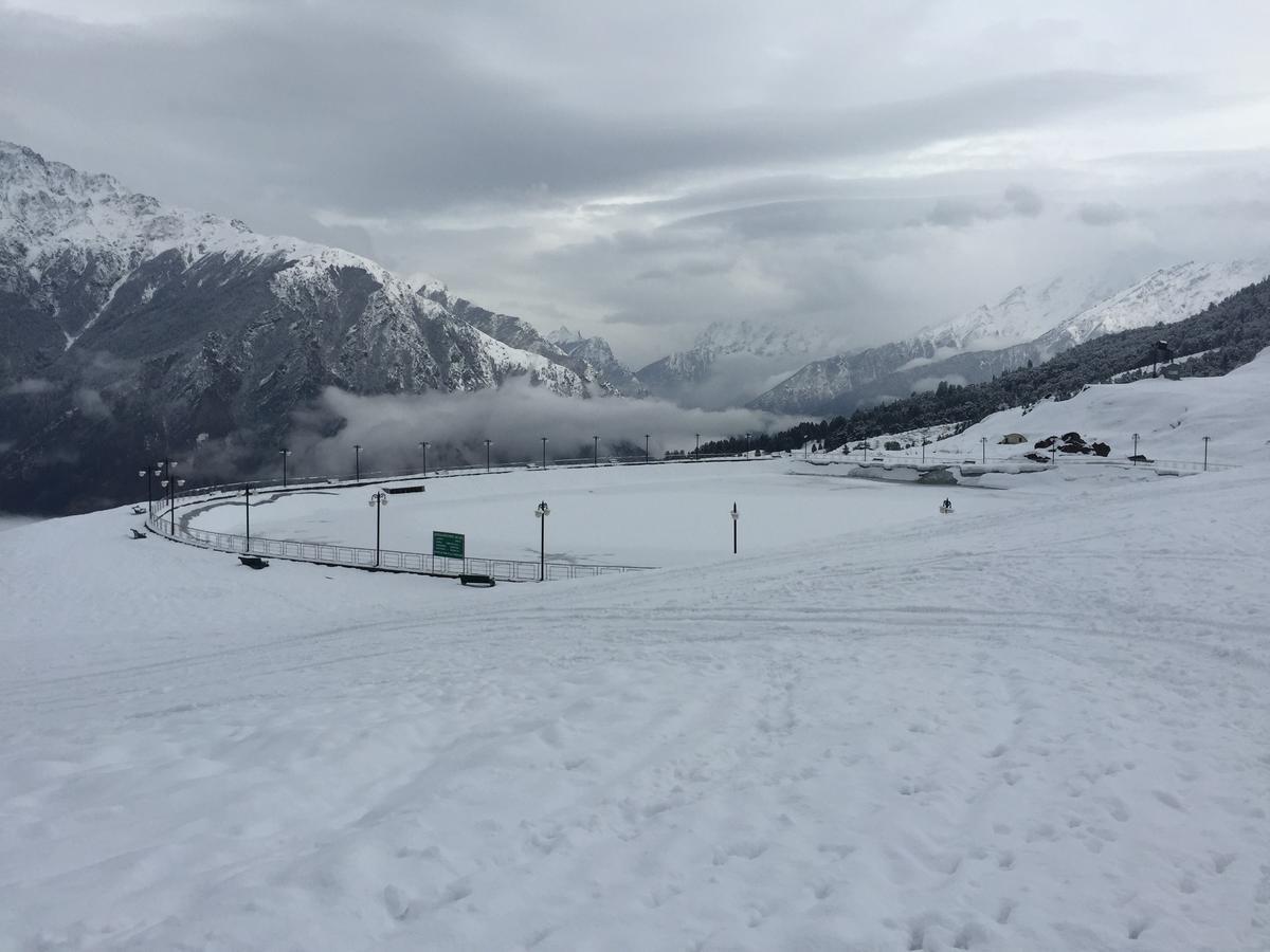 Clifftop Club Auli Joshīmath Exteriér fotografie