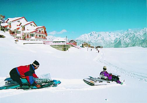 Clifftop Club Auli Joshīmath Exteriér fotografie