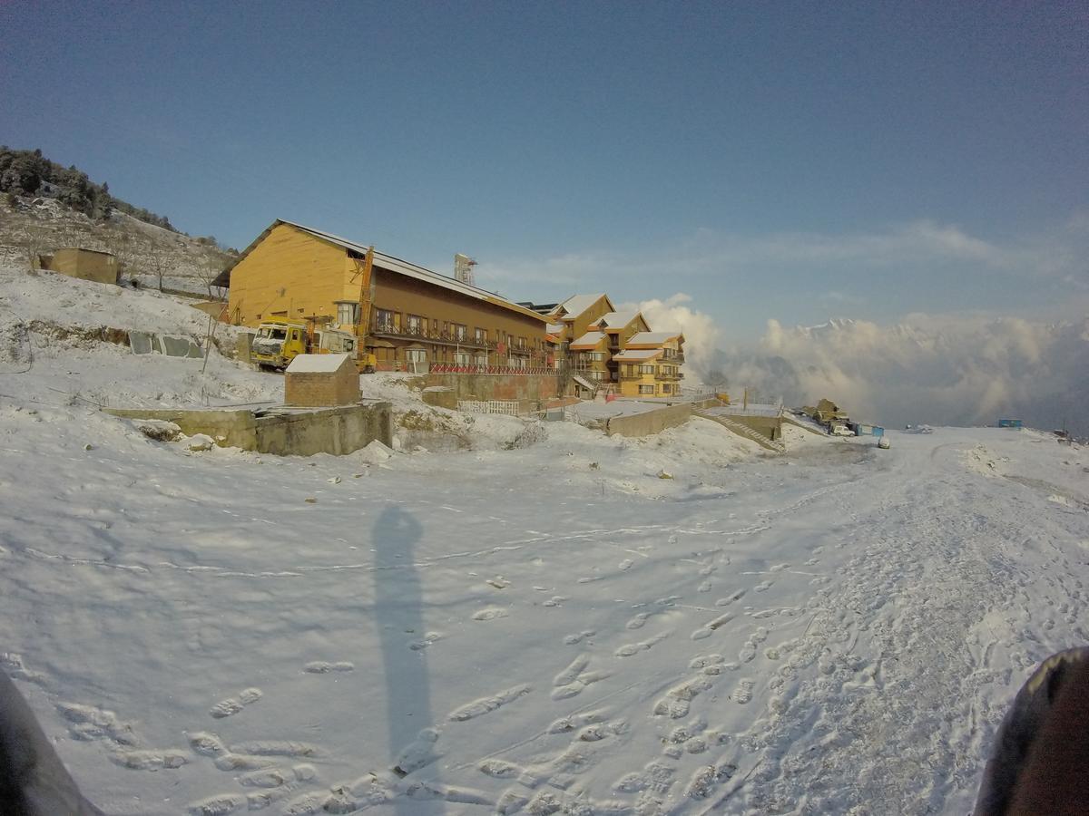 Clifftop Club Auli Joshīmath Exteriér fotografie